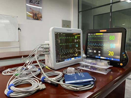 Moniteur cardiaque modulaire de soins intensifs multilingue avec ECG NIBP SPO2 standard