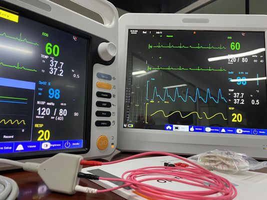 Moniteur automatique des signes vitaux multiparamètres pour le diagnostic néonatal ODM
