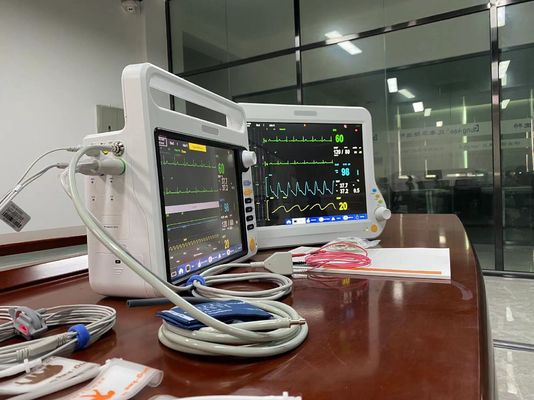 La machine numérique de signes vitaux néonatals portable pour la surveillance cardiaque en soins intensifs