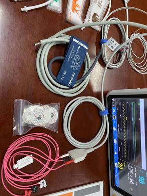 12Moniteur modulaire de nouveau-né de 1 pouce avec ECG NIBP SPO2 standard à 3 conduites