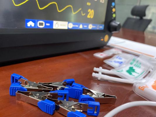 Appareil de détection des signes vitaux numériques vétérinaires avec ECG NIBP SPO2 2 Temp Standard