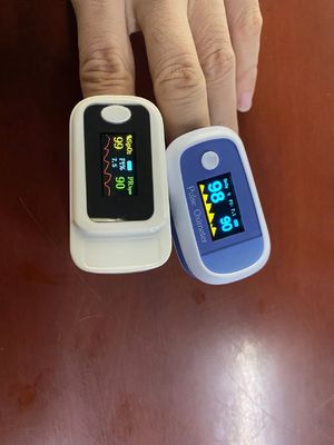 Oxymètre médical d'impulsion de bout du doigt de l'hôpital OLED pour la clinique pédiatrique adulte, moniteur de l'oxygène de sang