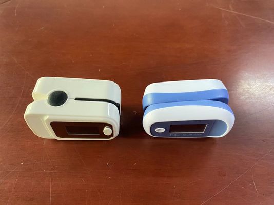 Moniteur de la saturation Spo2 de l'oxygène de sang d'oxymètre d'impulsion de doigt d'OLED pour la maison de clinique, moniteur de l'oxygène de sang