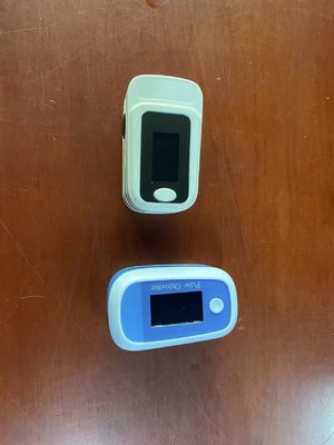 Capteur médical de doigt de l'oxygène de sang, oxymètre d'affichage d'OLED pour la surveillance SPO2, moniteur de l'oxygène de sang