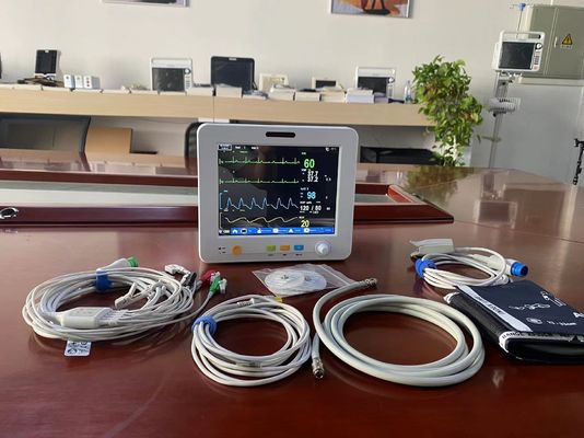 Moniteur patient portatif léger de 8,4 pouces, Temp Vital Signs Monitors d'ECG SPO2 NIBP
