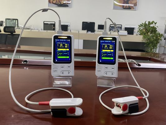 Oximètre de pouls vétérinaire portable à écran LCD pour la surveillance des animaux de compagnie